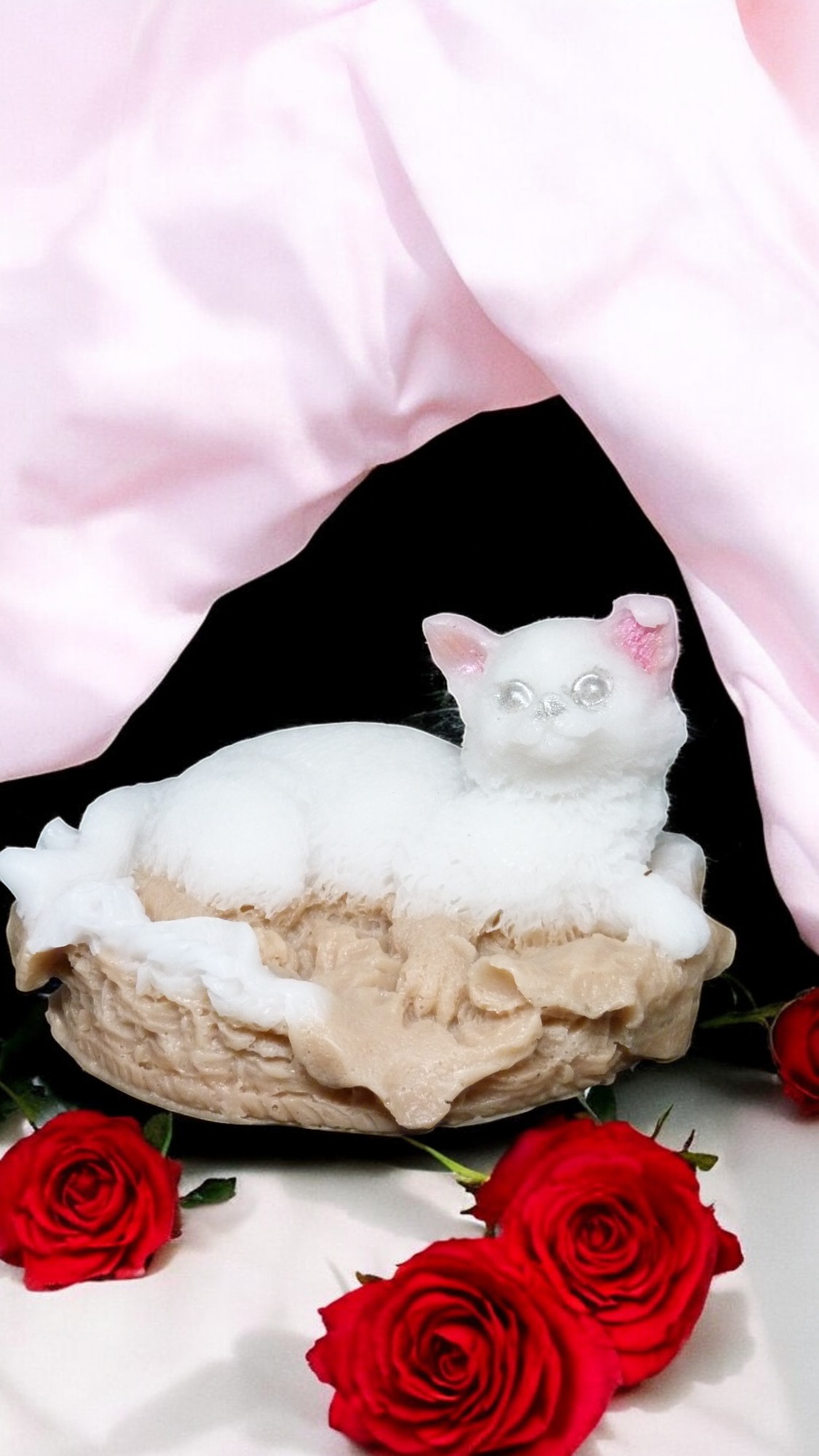 Kat in Mand Zeepje met Mica (image for) Kat in Mand Zeepje met Mica